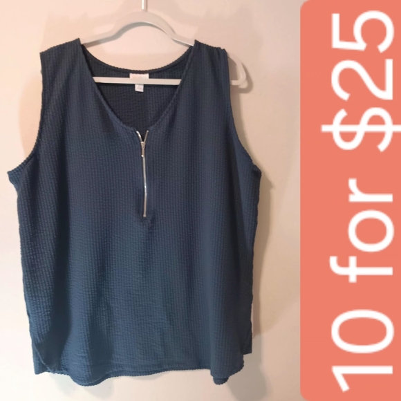 LuLaRoe Tops - Women's Navy Zip-Front Sleeveless Top